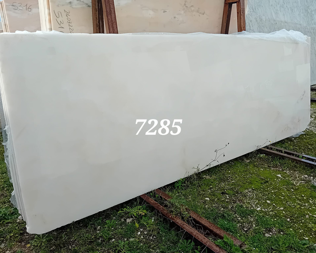 lastre di Rosa Portogallo disponibili nel deposito Silfra Travertino